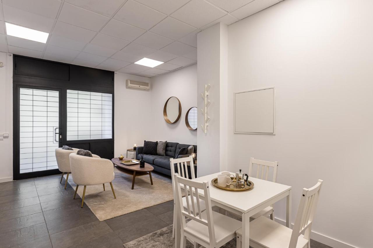 Waou Essence I Los Austrias - Corta Duracion Madrid Exterior foto