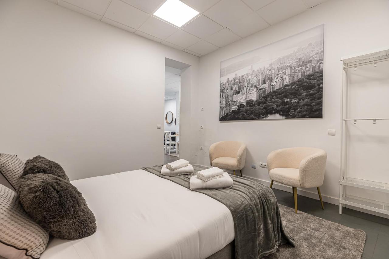 Waou Essence I Los Austrias - Corta Duracion Madrid Exterior foto